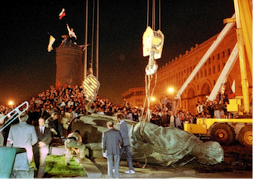 Collapse of Communism, Dzerzhinsky statue, Lubianka Square, Moscow 1991